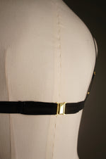 magnetic clasp back bra detail